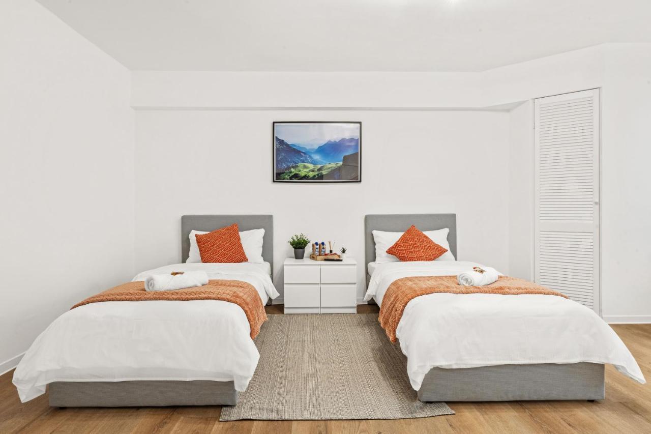 2 Apartments, 4 Betten, Vollmoebliert,zentrale Lage Am S-bahnhof Berlijn