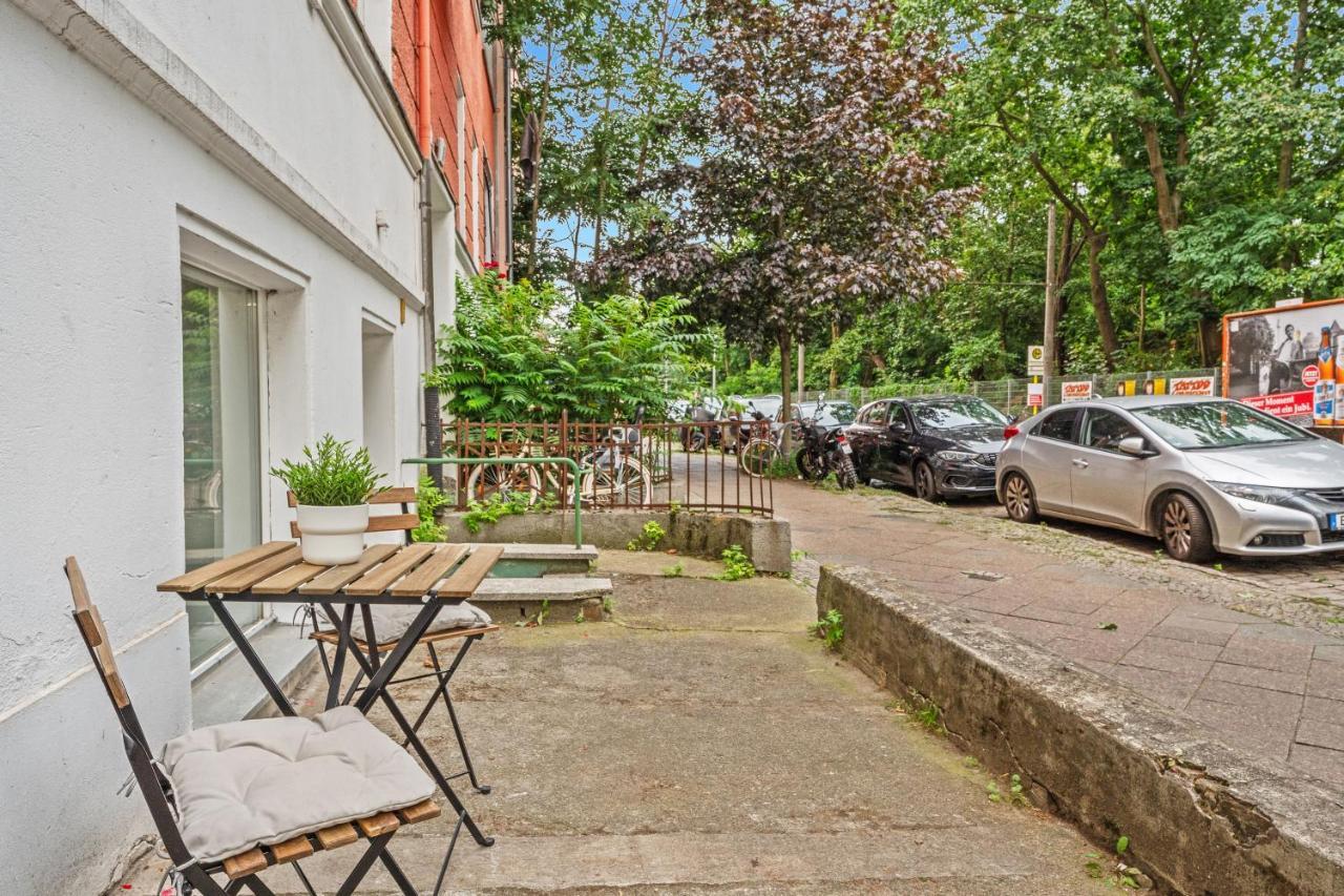 2 Apartments, 4 Betten, Vollmoebliert,zentrale Lage Am S-bahnhof Appartement *