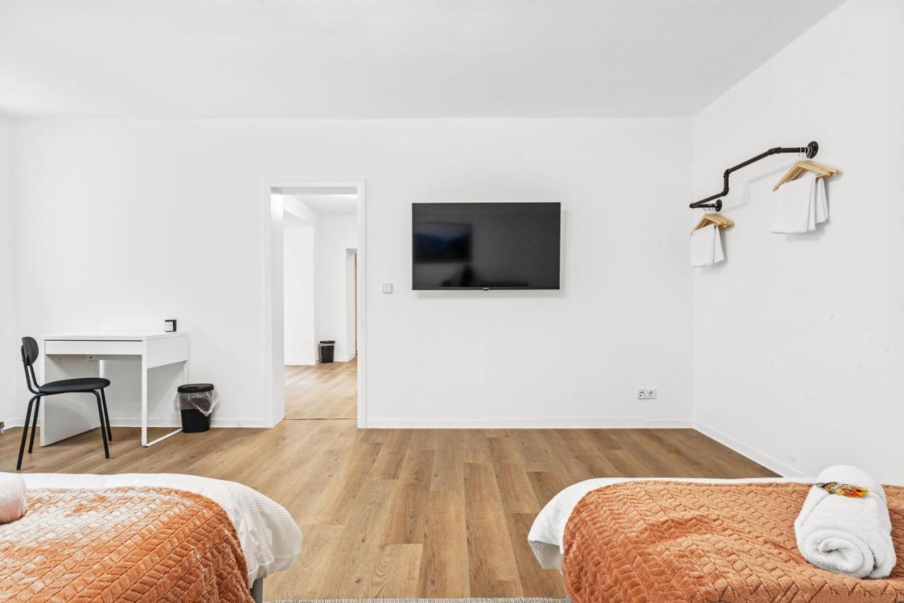 2 Apartments, 4 Betten, Vollmoebliert,zentrale Lage Am S-bahnhof * Berlijn
